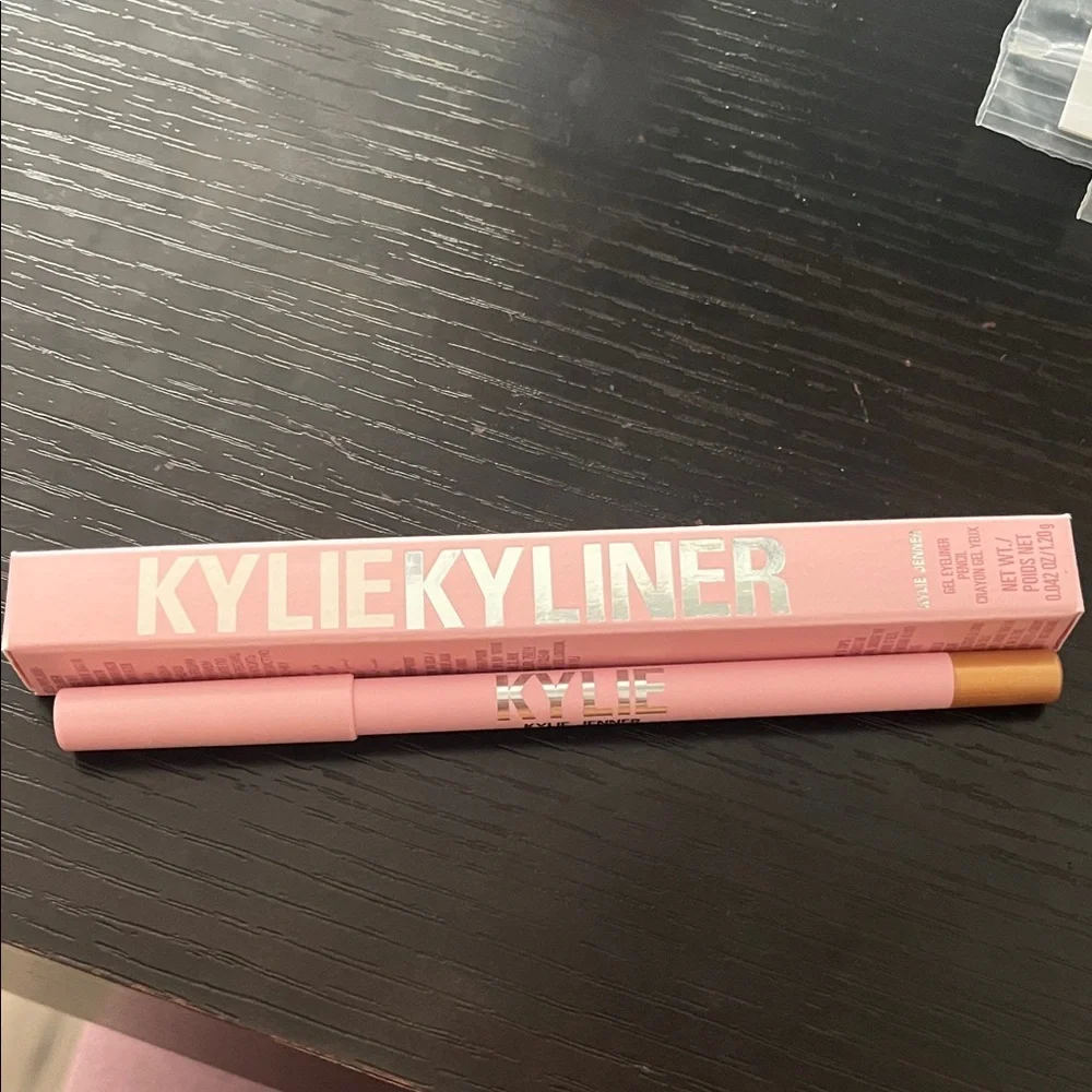 Kyliekyliner Shimmering Gold Eyeliner nib